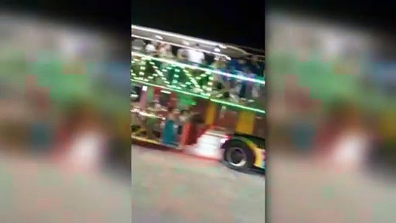 Personagem de carreta furacão dá mortal no ar e é atropelado por moto