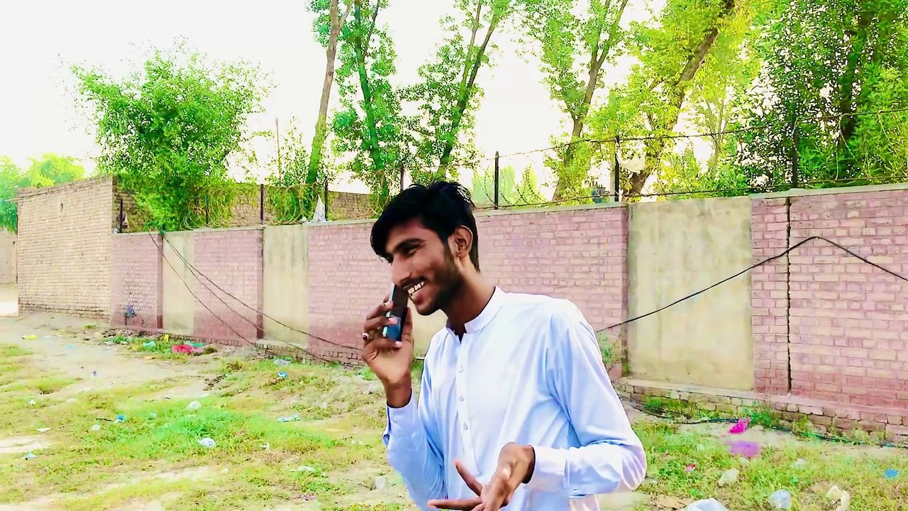 پاگل عاشق لڑکی پر اپنی ساری جمع پونجی لوٹا بیٹھا