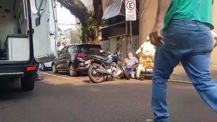 Motociclista fica ferido ao se envolver em acidente com Ecosport no Centro