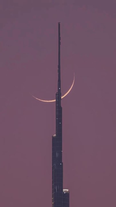 Moon_phases_in_a_nutshell_@dubai__Around_10,000_images_captured_and_hundred_of_hours_planning,_capturing_and_processing_these_moonset__Time-lapses_ove