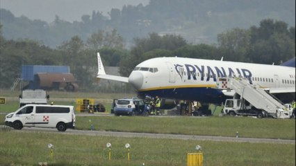 Revientan cuatro neumáticos de un avión de Ryanair procedente de Barcelona al aterrizar en el aeropuerto de Bérgamo