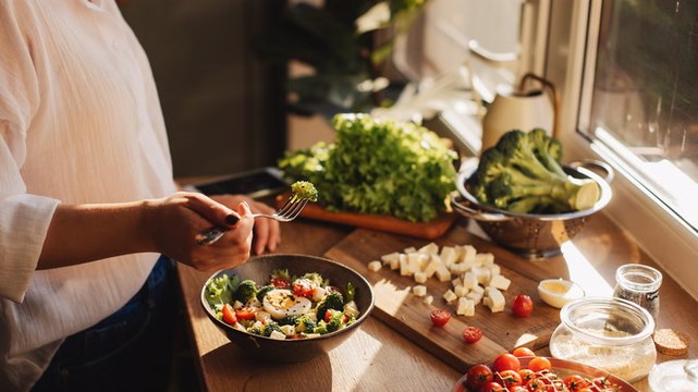 7 Anti-Inflammatory Foods That Are in My Shopping Cart Every Week, According to a Food Writer
