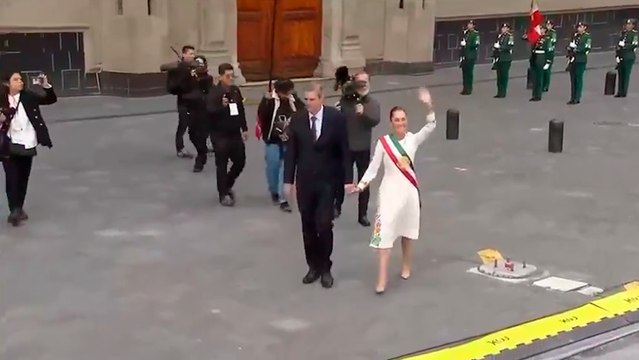Claudia Sheinbaum sale de Palacio Nacional como la Presidenta de México