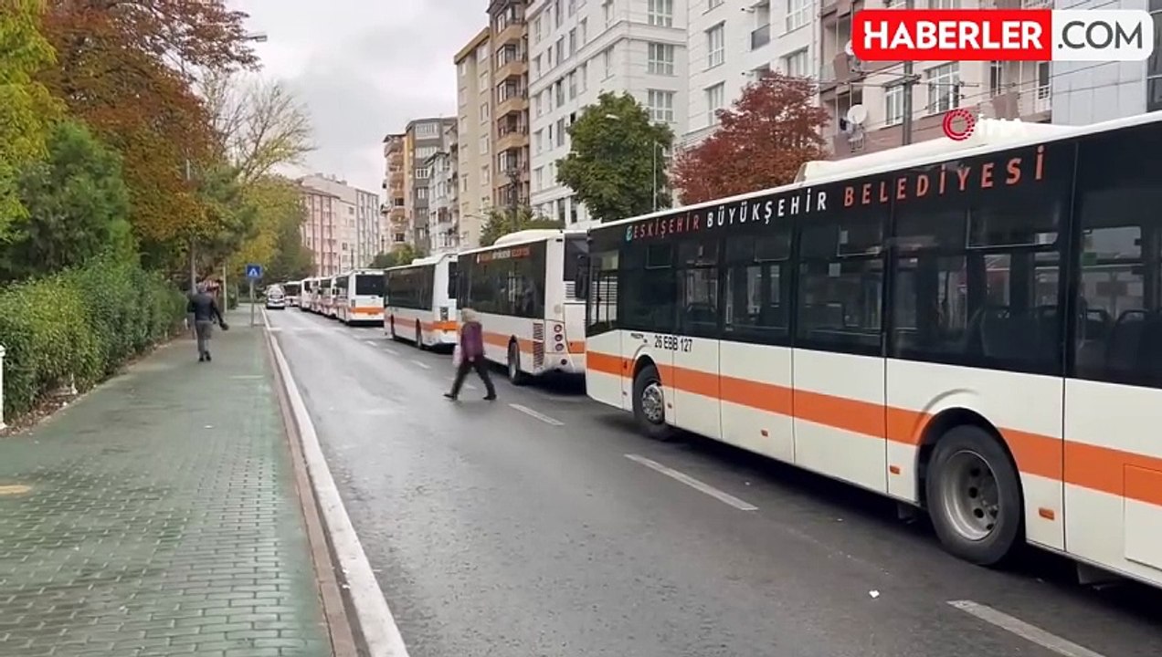 Otobüs Şoförünün Kucağında Çocukla Seyir Halinde Olduğu Görüntüler Tepki Çekti