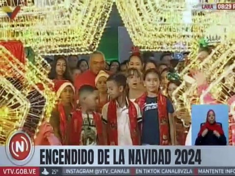 Larenses le dan la bienvenida a la Navidad 2024