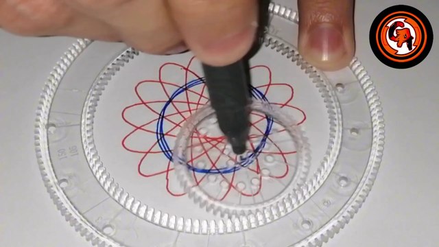 (VIDEO #0048) ️️ DIBUJANDO un hermoso diseño con marcadores de colores y un espirógrafo.