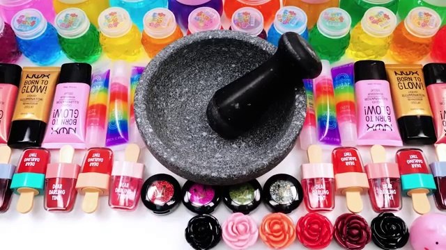 Satisfying video mixing makeup cosmetics glitter squishy balls into glossy slime gogo slime