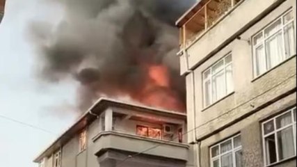 İstanbul'da 4 katlı binada yangın