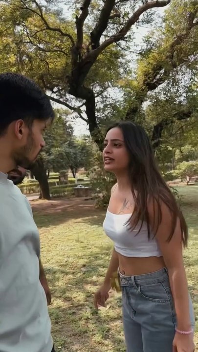 Yeh bass apne boyfriend ko protect kar rhi hai