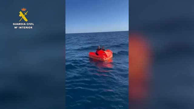 La Guardia Civil rescata a dos náufragos que llevaban tres días a la deriva