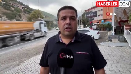Hatay'da Tır, Otomobili Metrelerce Sürükledi