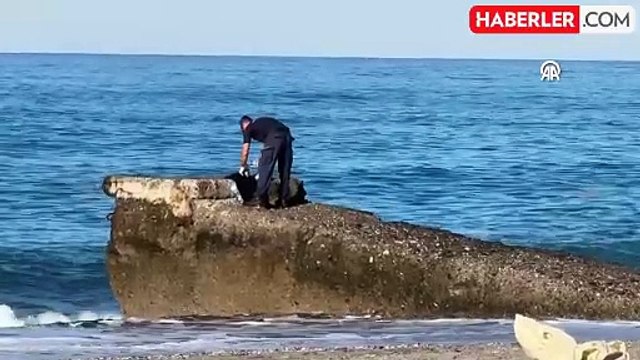 Antalya'da sahilde erkek cesedi bulundu