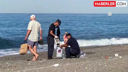 Antalya'da sahilde erkek cesedi bulundu