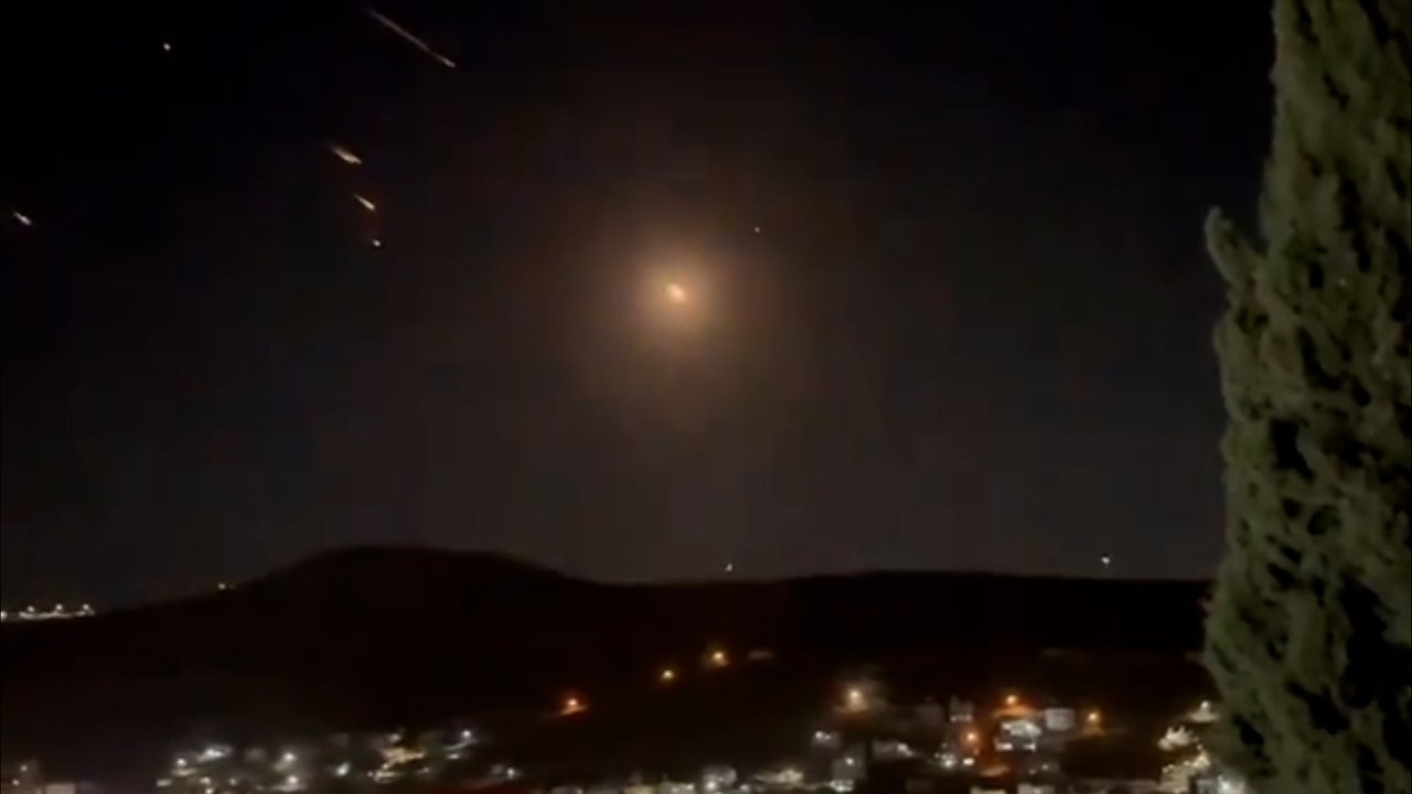 Irán ataca a Israel con misiles en medio de una escalada militar en Oriente Medio