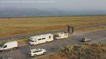 Cambia un piso compartido por una caravana en ruinas y se construye la casa de sus sueños