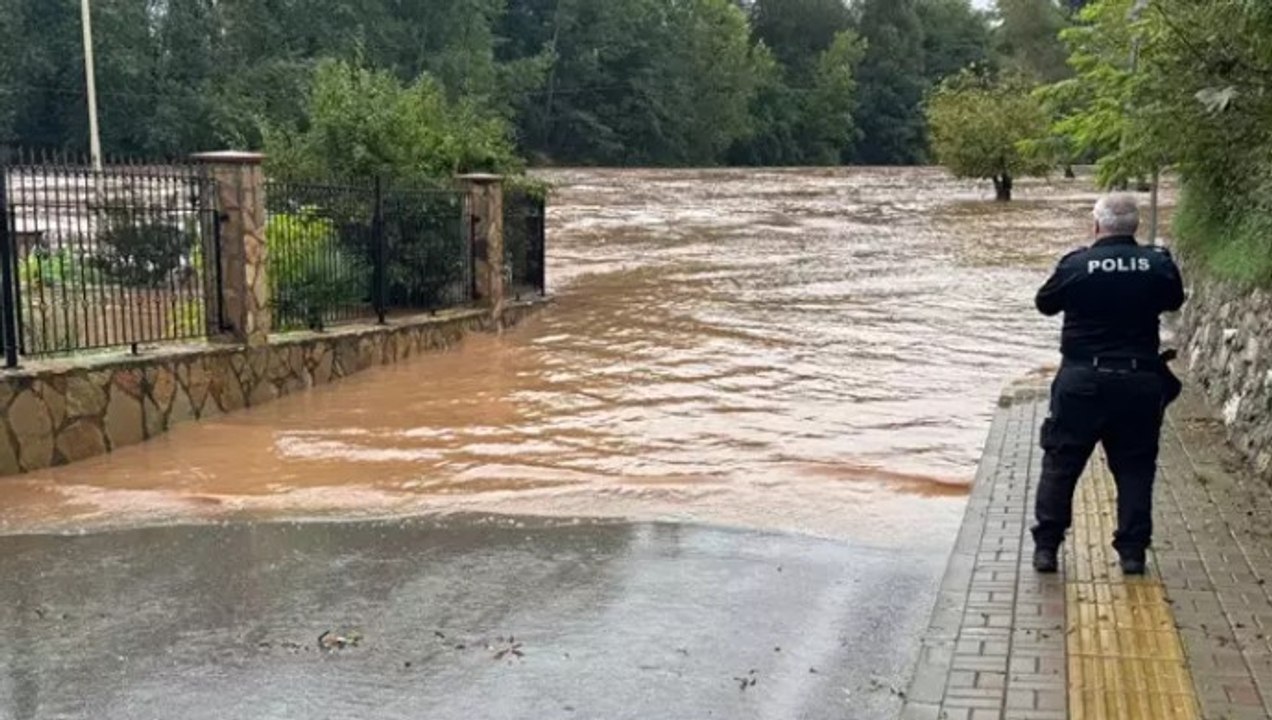 Kuvvetli yağış sonrası Bartın Irmağı’nda su seviyesi 3 metre yükseldi