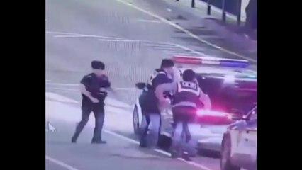 만취운전자, 차에 경찰관 매달고 도주했다 체포 / YTN