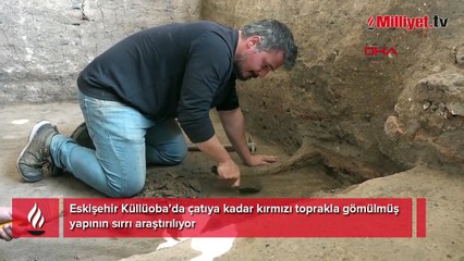 Yer: Eskişehir! Sırrı araştırılıyor: Çatıya kadar kırmızı toprakla gömülmüş