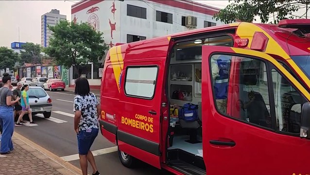 Idosa é atropelada por carro em frente ao Clube Comercial, na Rua Recife