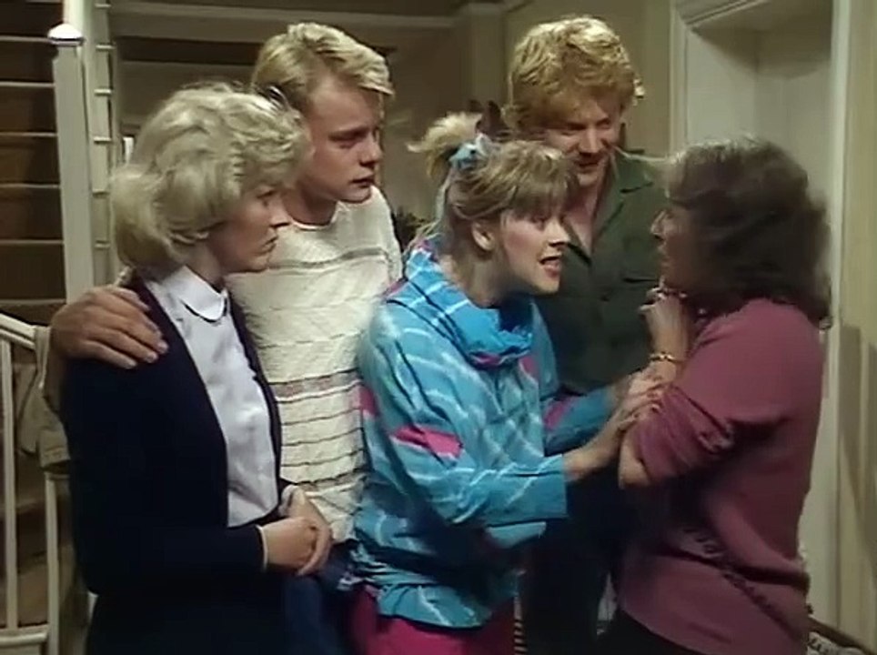 No Place Like Home  S1/E4  'Just The Job'  William Gaunt • Martin Clunes