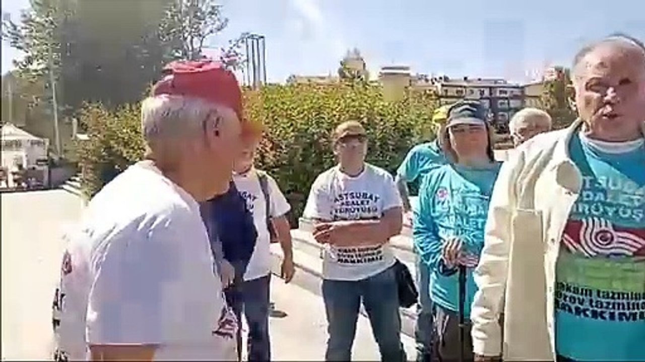 Emekli astsubaylar hak talebiyle Niğde'den Ankara'ya yürüyor