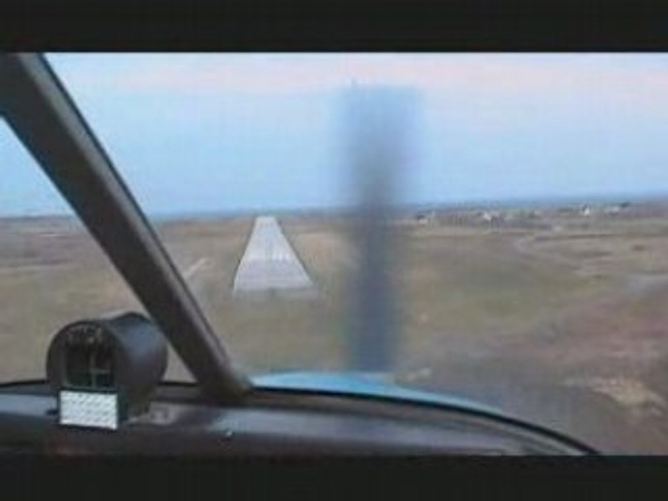 Ouessant atterrissage vent plein travers.