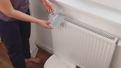 Vierte esto sobre el radiador antes de que se nos caiga el frío encima: tus ahorros te lo agradecerán