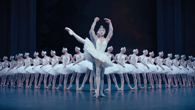 LE LAC DES CYGNES - Filmé pour IMAX® à l'Opéra national de Paris ｜ Au cinéma dès le 8 novembre