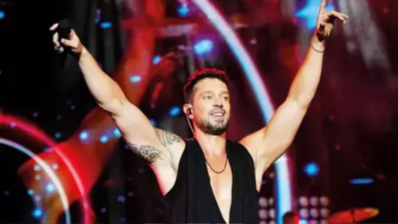 Murat Boz Harbiye'de sahne aldı: "Babam Beşiktaş maçı yüzünden gelemedi"