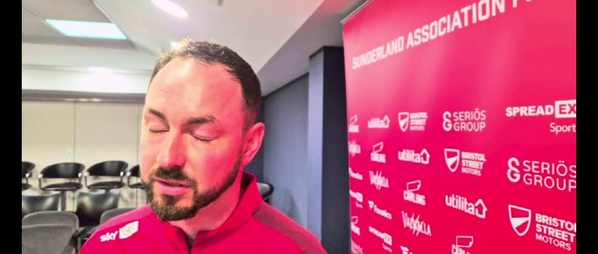 Sunderland captain Luke O'Nien meets cardiac arrest survivor Lee Stephenson