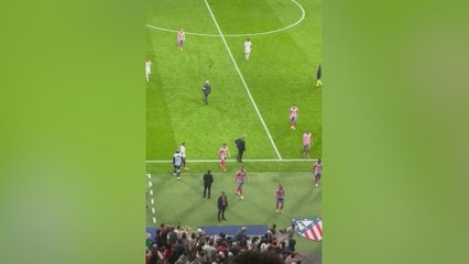 La última imagen del derbi que no se vio: Vinicius y el escudo del Atleti