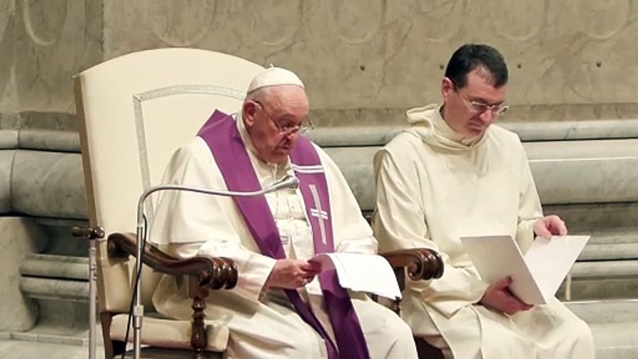 El papa Francisco pidió este martes "perdón" a los que han sido "heridos" por todos los "pecados" de la Iglesia