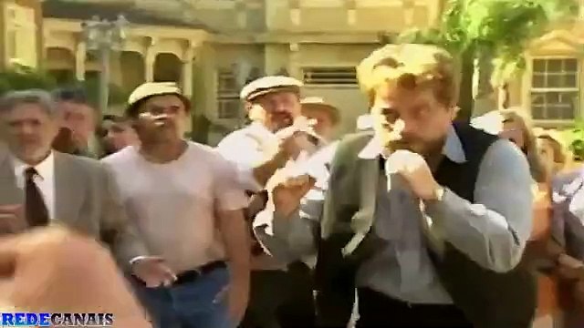 Novela A Indomada (1997) - Pedro Afonso e Richard brigam na praça