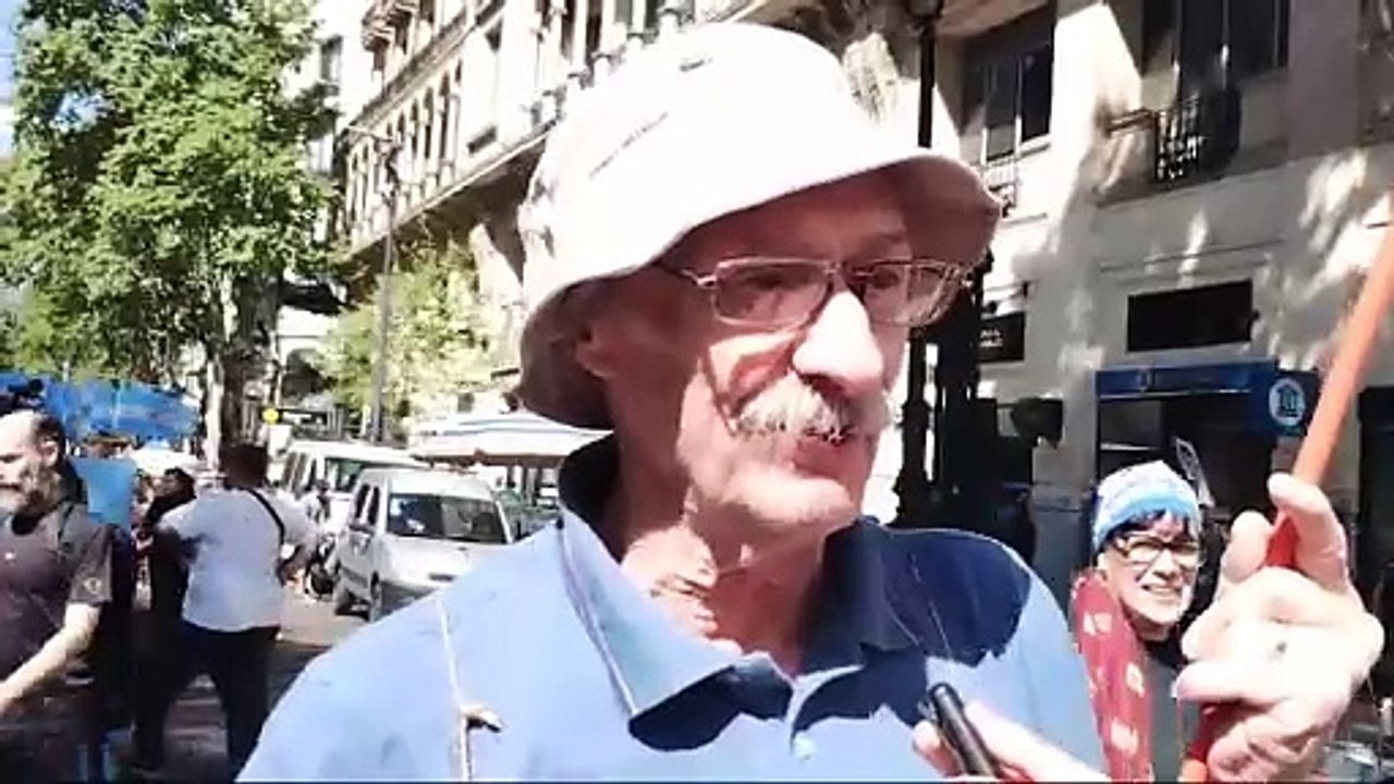 "Lo que el Gobierno quiere es tener un pueblo ignorante para poder manejarlo fácilmente"