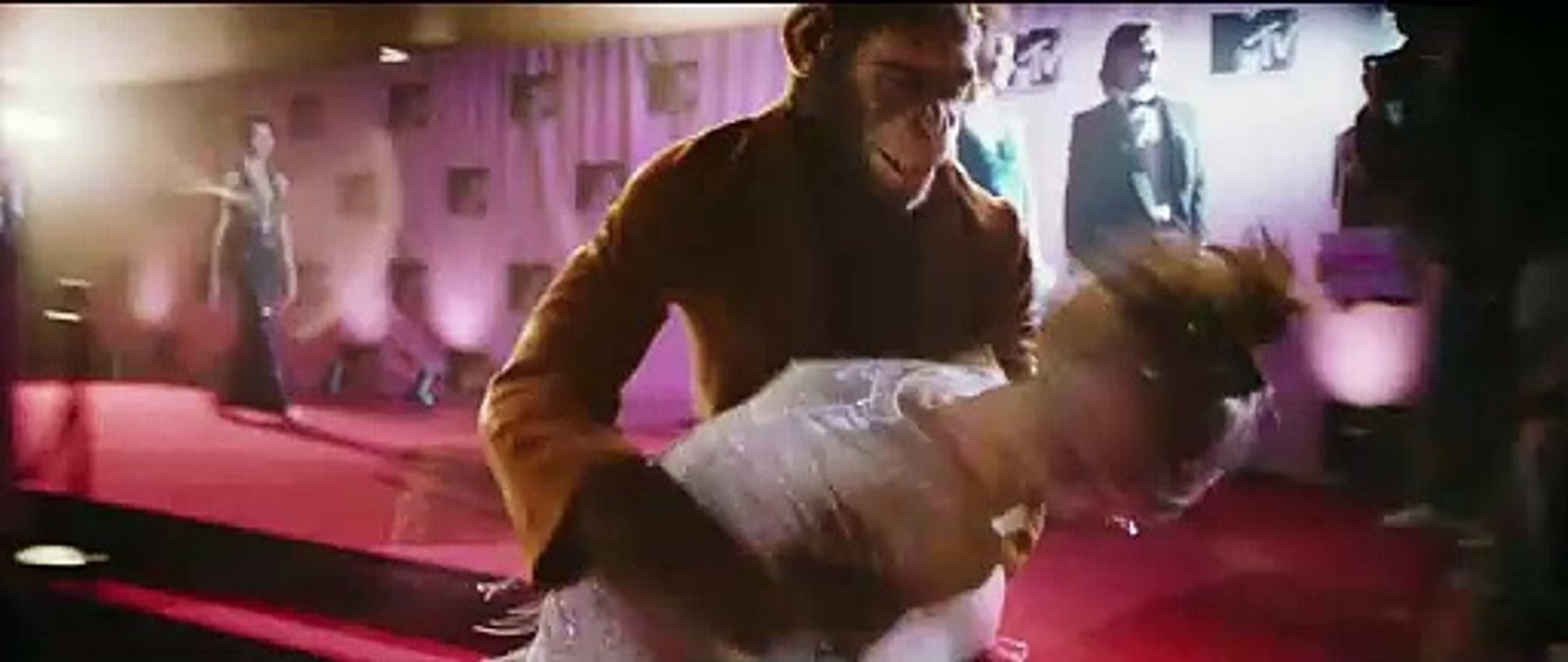 Bande-annonce de Better Man / Adapté d'une histoire vraie, ce biopic sur un singe chanteur va vous retourner le cerveau