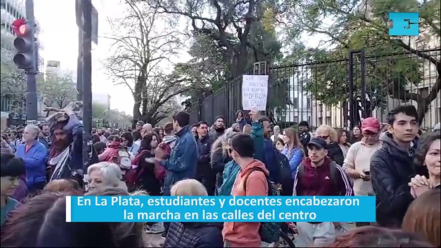 En La Plata, estudiantes y docentes encabezaron la marcha en las calles del centro