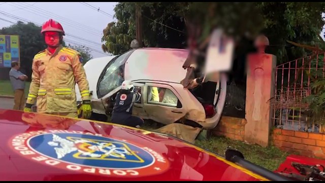 Grave acidente é registrado no cruzamento das ruas Fortaleza e Manoel Ribas