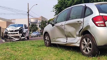 Homem fica ferido após acidente entre dois carros no Coqueiral