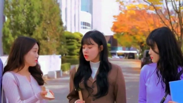 A Cute Vampire Girl Who Takes away Boys Energy by Kissing Them Movie Explained In Urdu Hindi