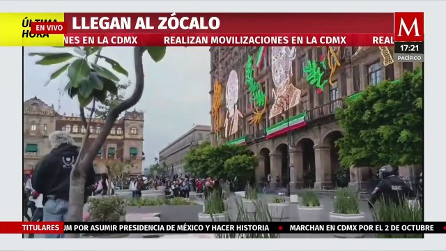 Llegan al Zócalo Capitalino asistentes a la marcha del 2 de octubre; reportan disturbios