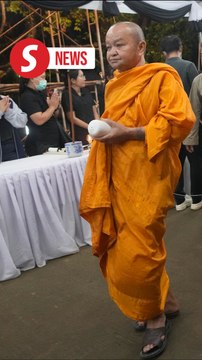 Weeping families mourn Thai school bus crash victims