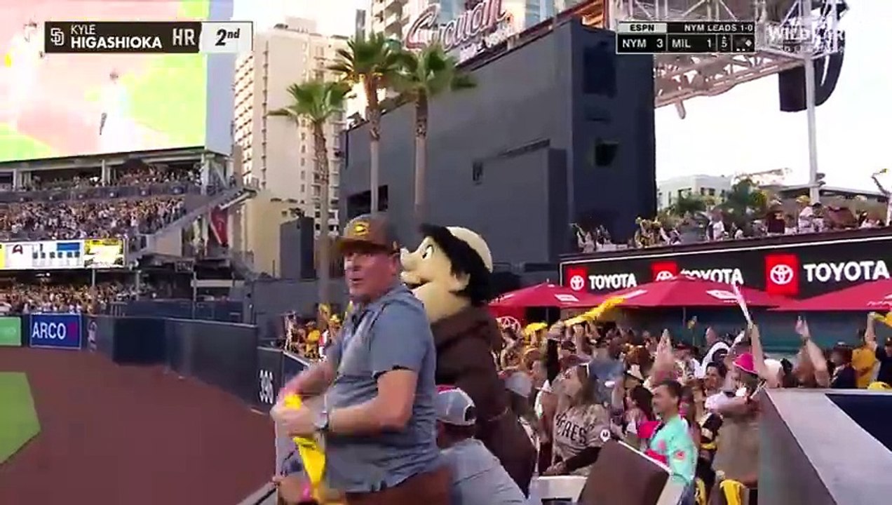 Kyle Higashioka hammers a homer for the second Straight game !