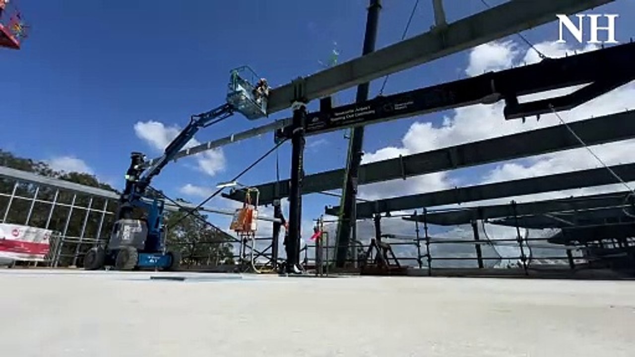 Watch the final beam lifted on Newcastle International Airport | Newcastle Herald | October 2024