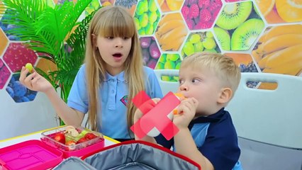 Kids Show That Knowledge  At School  Is The Most Important Things