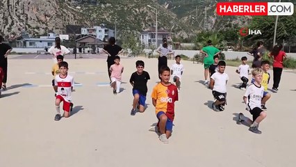 Afetzede Çocuklar, Halk Oyunlarıyla Depremin İzlerini Silmeye Devam Ediyor