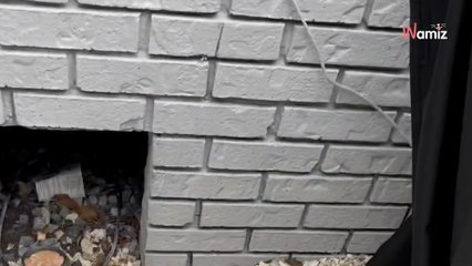 Video. Sente dei “miagolii” provenire dal suo parquet, ma non hanno niente a che vedere con i gatti!