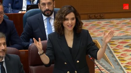 Ayuso ironiza en la Asamblea: "¡Ya es Navidad en 'Maduroland'!"