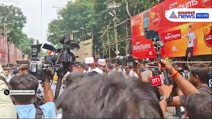 রাজ্যপাল কে কালো পতাকা তৃণমূল ছাত্র পরিষদের, তুমুল ধস্তাধস্তি পুলিশের সঙ্গে