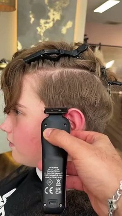 back rubs von Müttern >>> @Crispy Cousins #barber #friseur #hairtransformation #skinfade #midfade #c