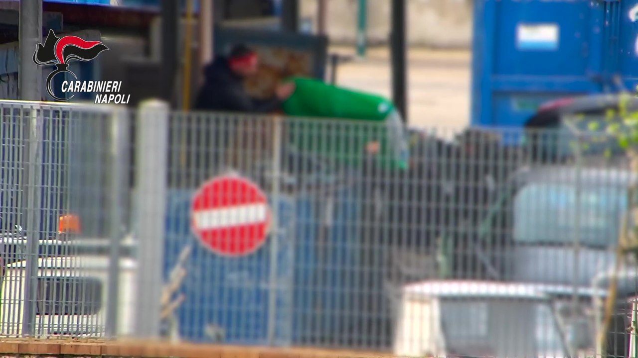 Giugliano, rivendevano di nascosto rifiuti "nob...